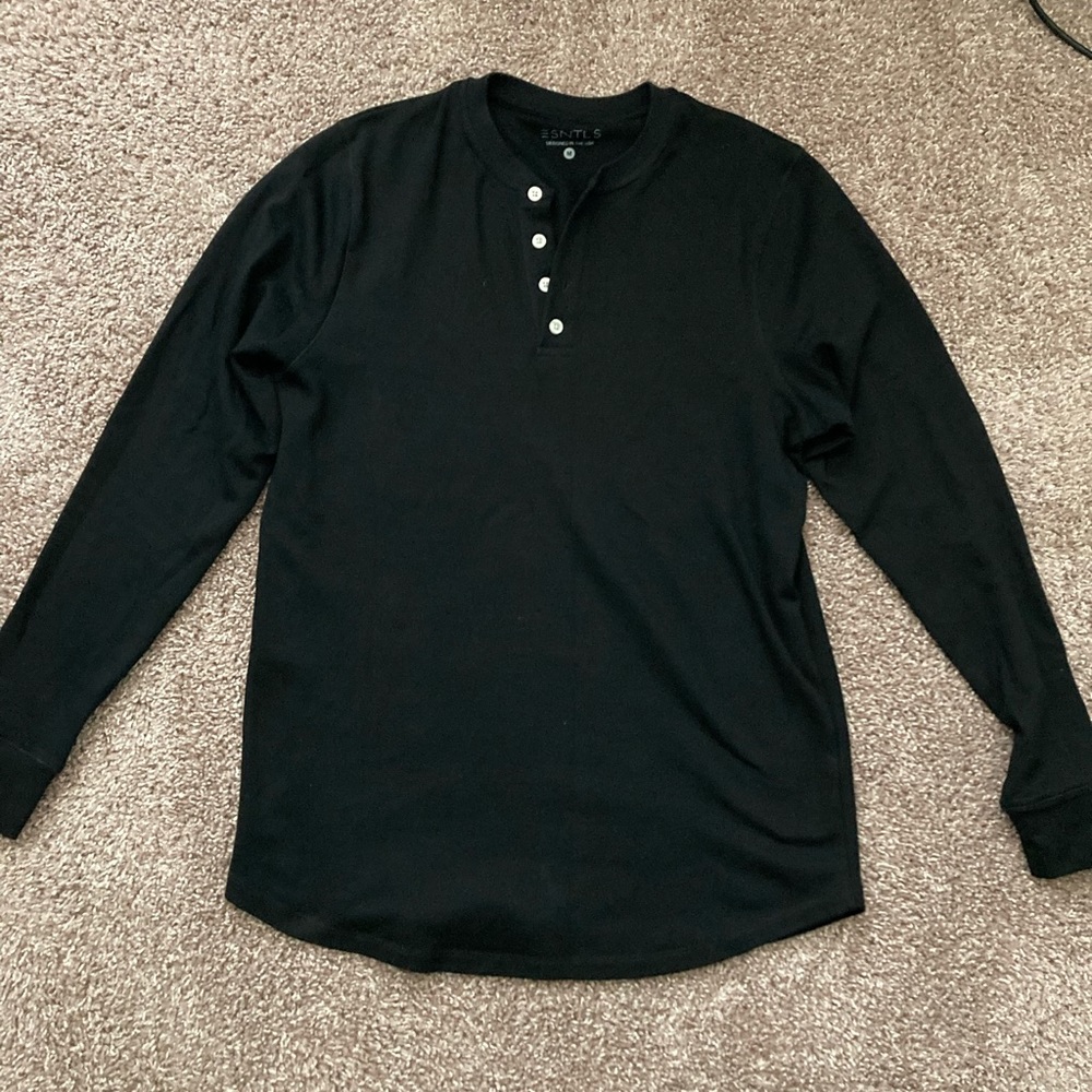 Esntls Henley